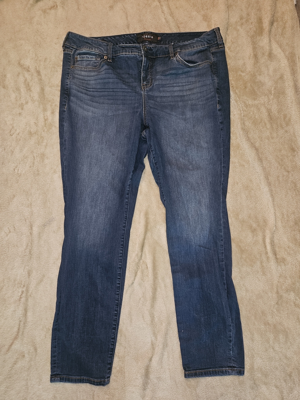 Torrid Premium 20R Medium Wash Stretch Straight Leg Jeans